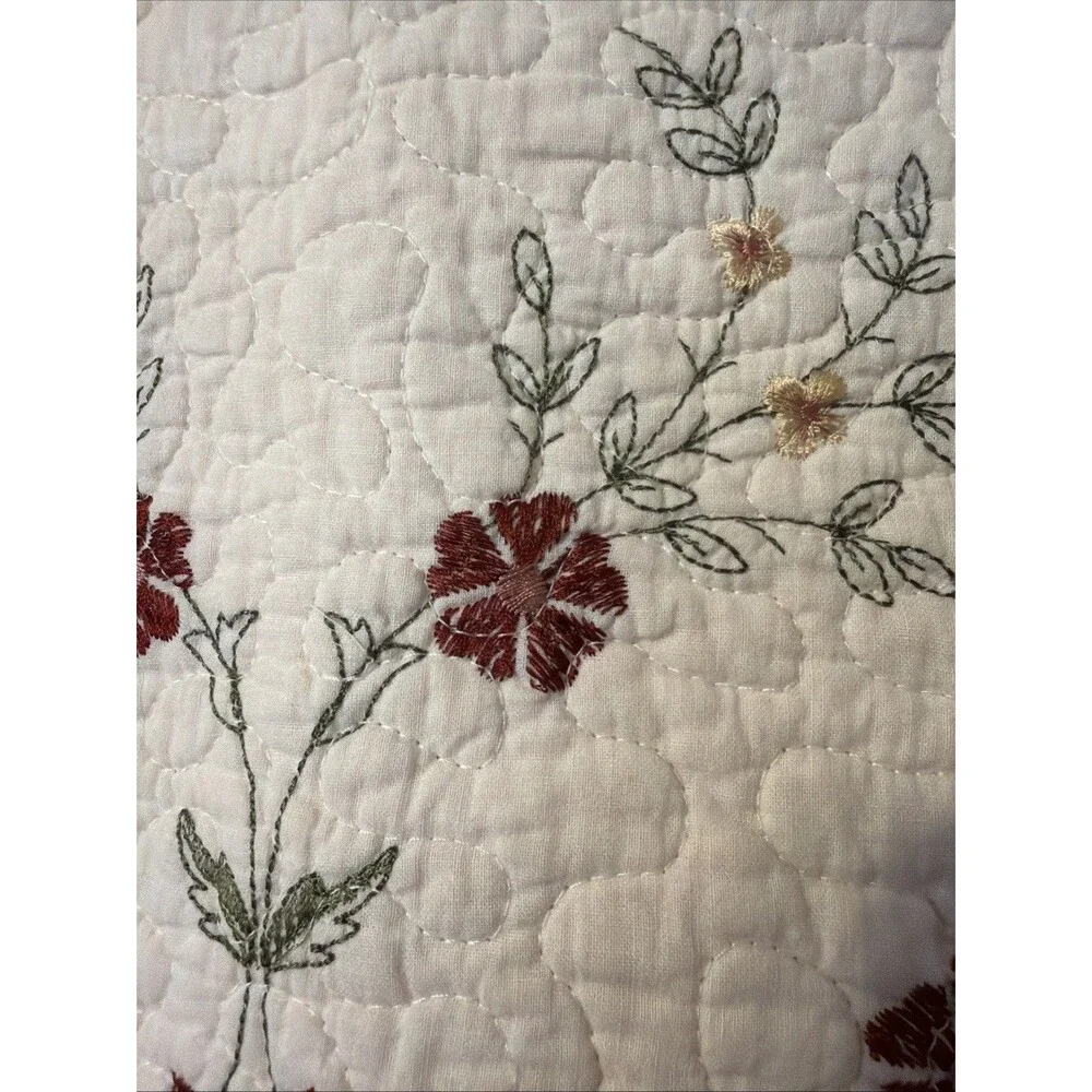 Modern Heirloom Collection Quilt Set Cream Embroidered Pillow Sham Set